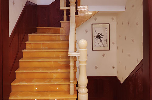 清江浦中式别墅室内汉白玉石楼梯的定制安装装饰效果